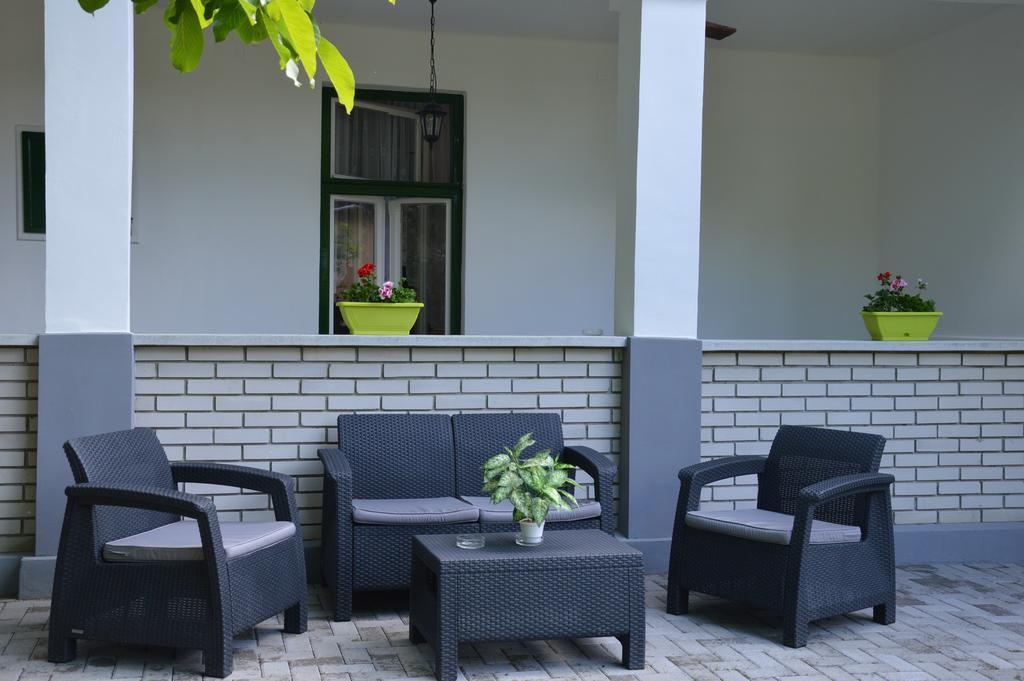 Tisza-Kert Apartmanok Tiszafured Exterior photo